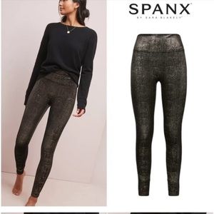 SPANX • Velvet Shine Leggings in Black & Gold • XS